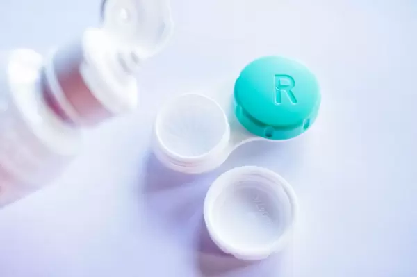 Open contact lens case and lens solution