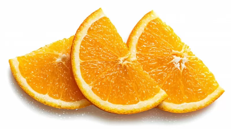 Orangenscheiben isoliert auf weißem Hintergrund