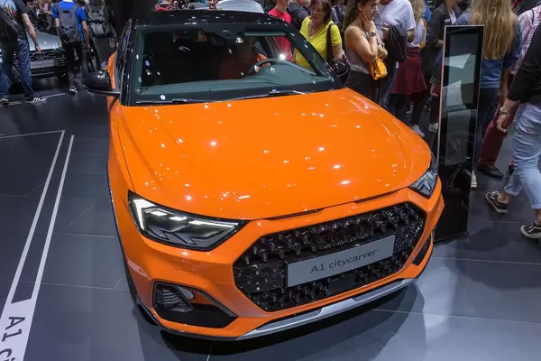 Oranger Audi A1 citycarver Kleinwagen als Ausstellungsstück auf der IAA