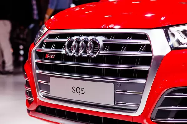 Original Audi SQ5 Kühlergrill bei der IAA 2017 in Frankfurt am Main