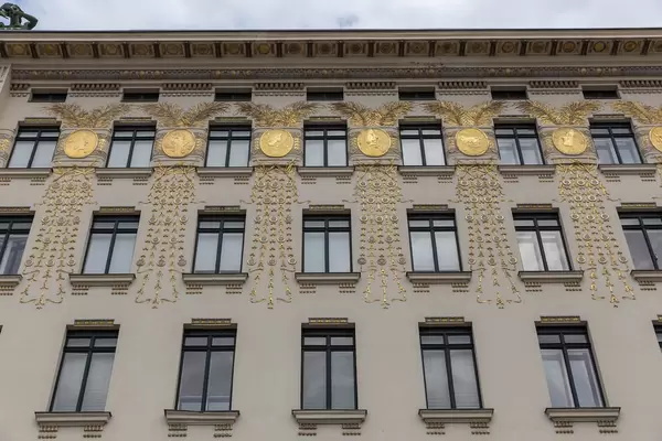 Otto Wagner Haus in Wien gegenüber vom Naschmarkt