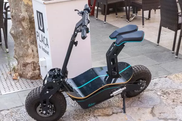 Outsider Demigod Makalu: Stadt- und Offroad-Elektroroller von Cecotec auf Mallorca