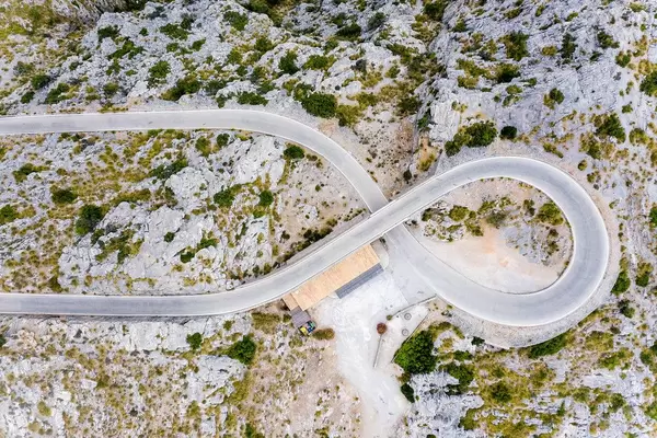 Overhead drone pic of world-famous road curve: Nus de sa Corbata ("tie knot"), Sa Calobra, Mallorca