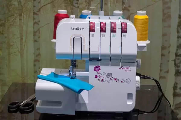 Overlock-Nähmschine Brother M343D
