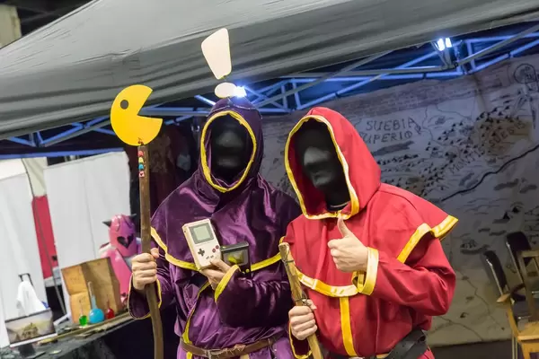 Pac-Man-Zauberer mit Nintendo Game Boys