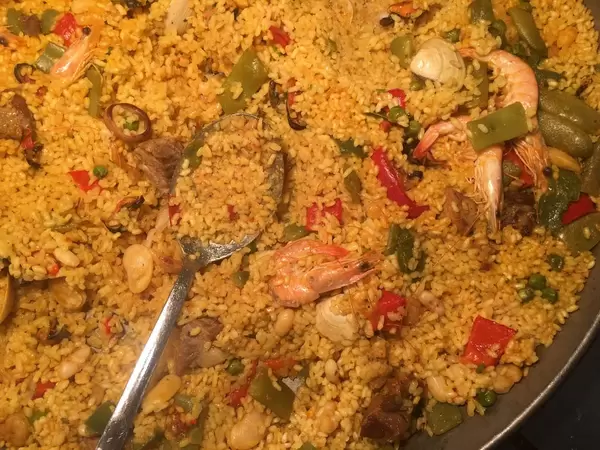 Paella: Spanisches Reisgericht