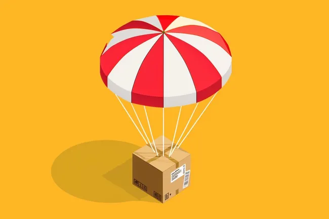 Paket mit Fallschirm für schnelle Lieferung