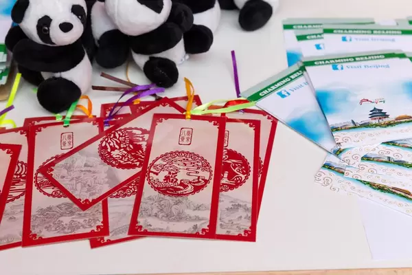 Panda-Plüschtiere und Peking-Broschüren - Chinafest, Köln