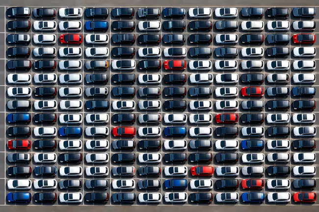 Panorama aus parkenden Autos in Hochgarage