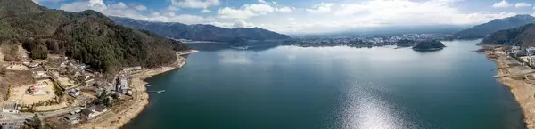 Panorama des Sees Ashi in der Präfektur Kanagawa, Japan