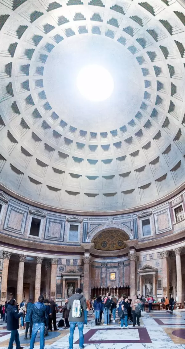 Panorama im Inneren des Pantheon in Rom, Italien