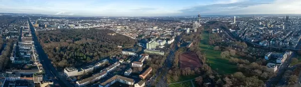 Panorama von Köln mit Grüngürtel, Colonius und Melaten-Friedhof