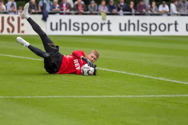 Parade des Nachwuchs-Torwarts