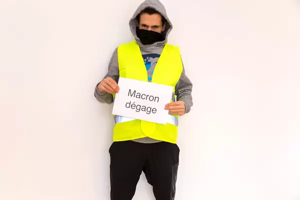 Paris: Macron dégage