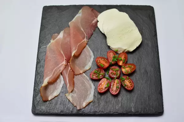 Parma ham with mozzarella and cherry tomatoes