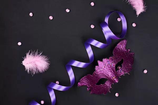 Party mask with purple ribbon