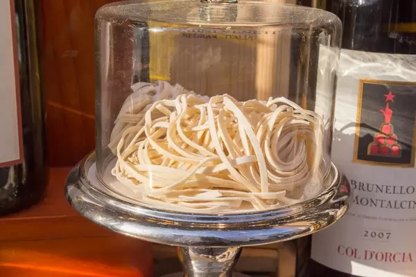 Pasta unter einem Glasdeckel