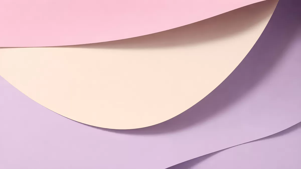Pastellfarbene Papierbögen in Rosa, Creme und Lila