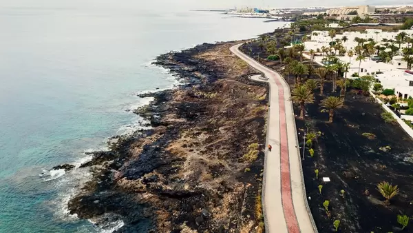 Path along the oceanfront / Weg entlang der Küste
