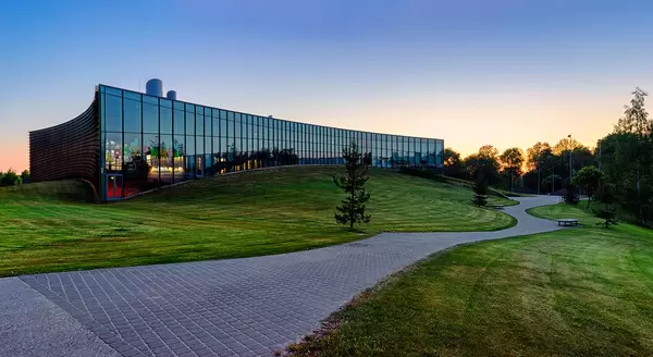Path along the sport complex  / Weg entlang des Sportkomplex