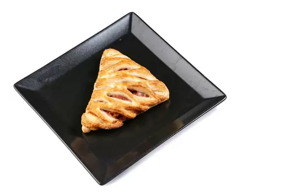 Patry with Pizza Stuffing on the black plate (Flip 2019)