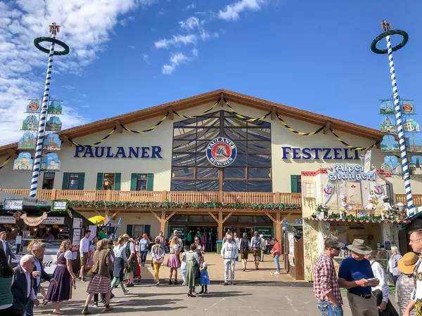 Paulaner Festzelt Haupteingang