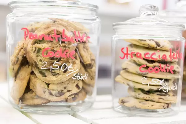 Peanut butter cookie and Stracciatella cookie