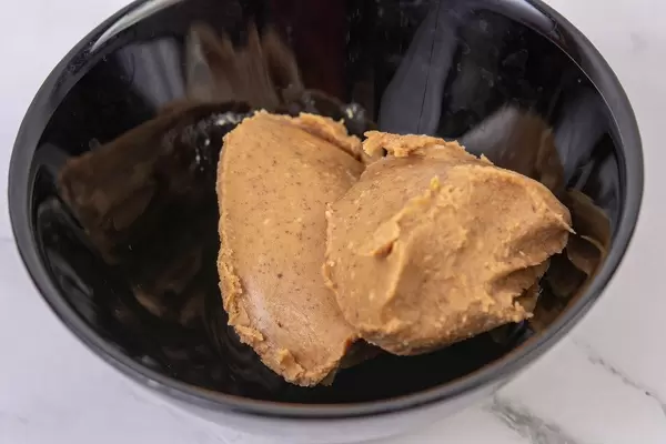 Peanuts Butter in the black bowl (Flip 2019)