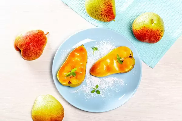 Pears-halves in caramel sauce and fresh whole. Top view