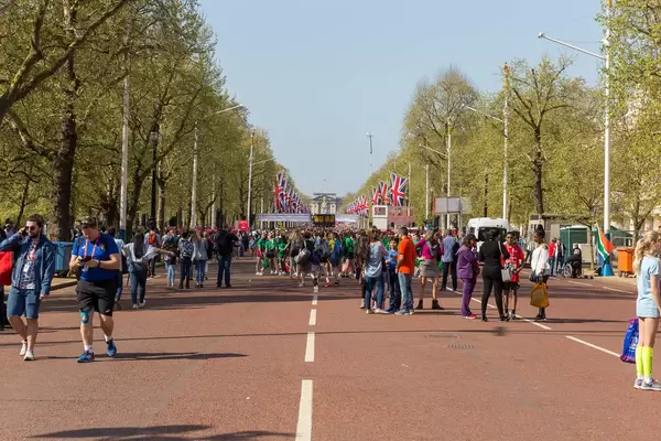 Pedestrians at the Mall, Lodon