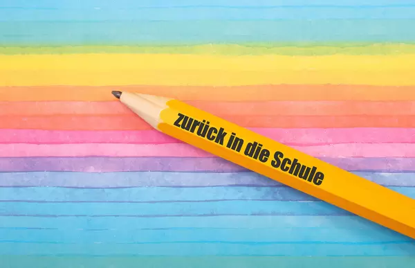 Pen with Zurück in die Schule text on colorful background