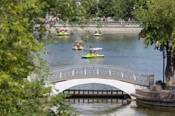 People on paddleboats at Golitsynskiye Prudy in Gorky Park