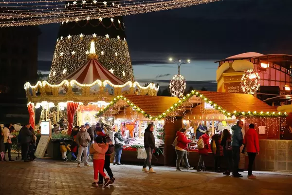 People visiting Bucharest Christmas fair at night (Flip 2019)