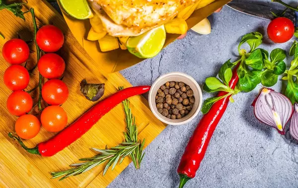 pepper, sunflower oil, bay leaf, onion and tomatoes. (Flip 2019)