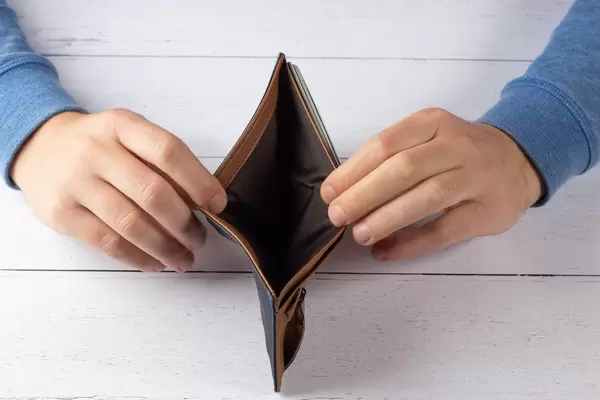 Person holding an empty wallet