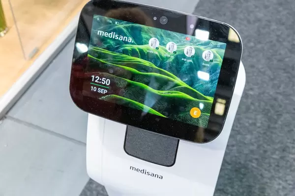 Persönlicher Hausroboter: Home Care Robot von Medisana mit Sprachbefehlsteuerung und Touch Control