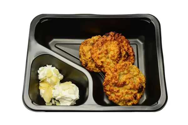 Pfannkuchen mit Datteln und Ricottakäse