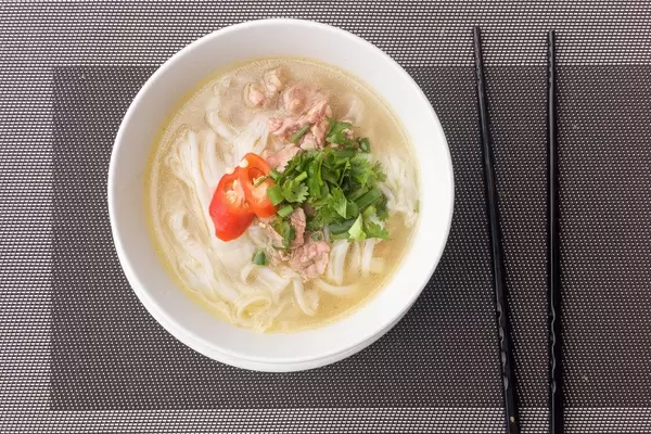Pho Bo: Vietnamesische Nudelsuppe