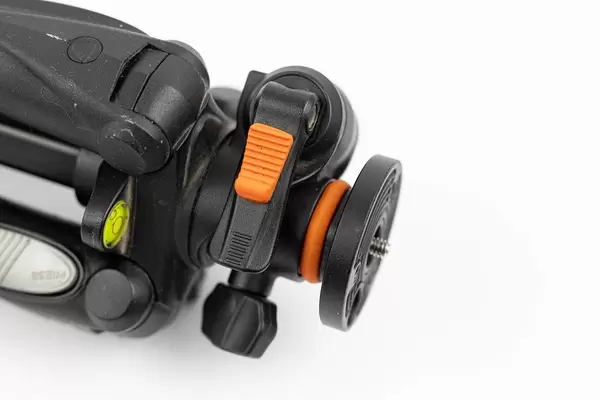 Photography tripod mounting flat plate