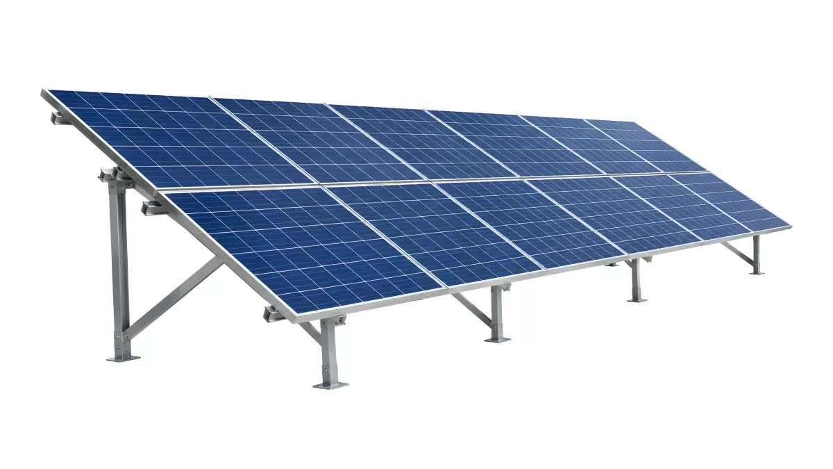 Photovoltaikanlage auf Metallgestell mit Blick von vorn