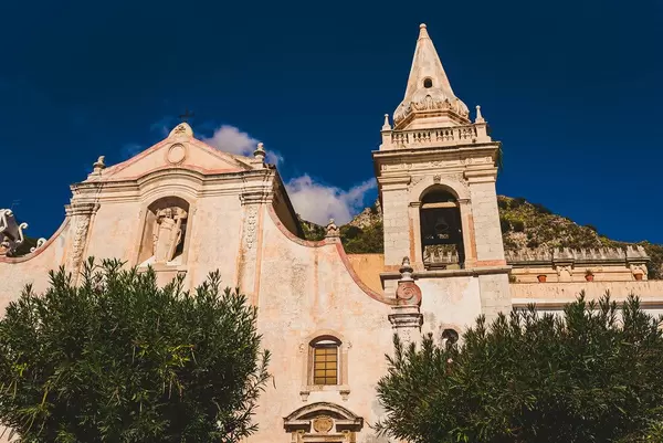 Piazza IX Aprile und St. Joseph Kirche in Taormina, Sizilien