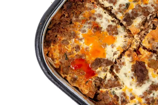 Pie in baking tray with Eggplant Leek Paprika and Meat (Flip 2019)