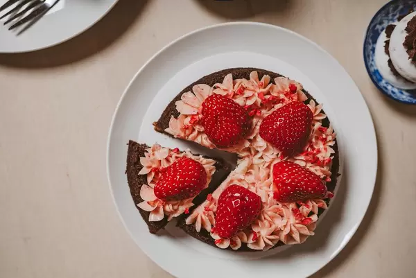 Piece Of Strawberry Homemade Cake (Flip 2019)