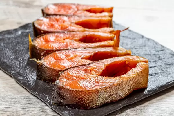 Pieces smoked red fish salmon (Flip 2019)