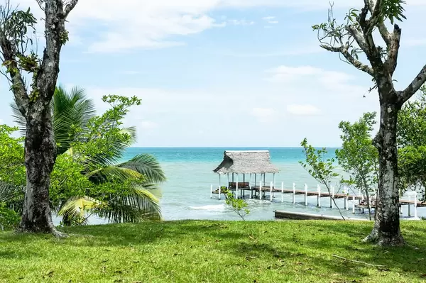 Pier going into the sea