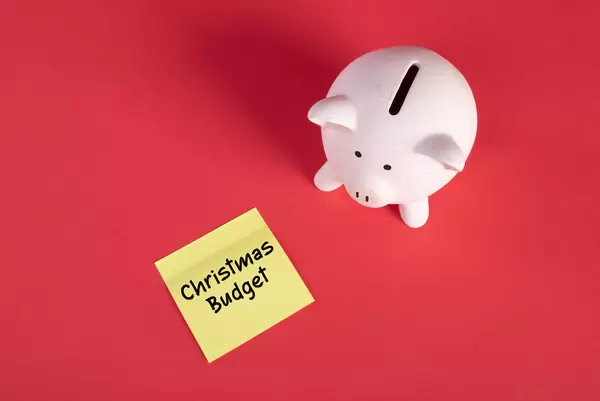 Piggy bank and sticky note with Christmas Budget text