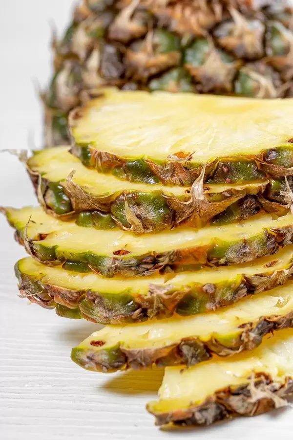 Pineapple, sliced into half rings close up (Flip 2019)