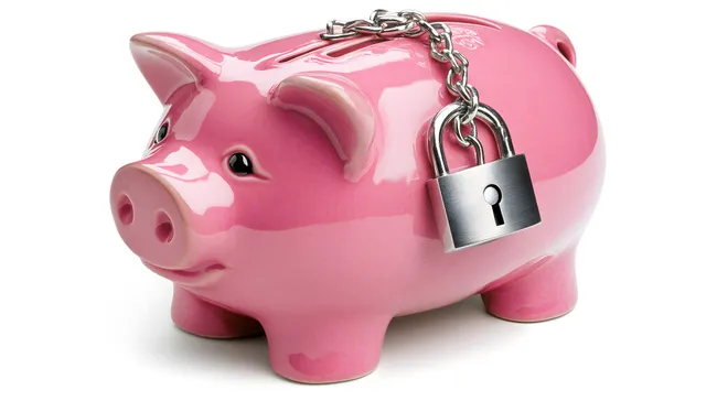 Pinkes Sparschwein mit Schloss und Kette