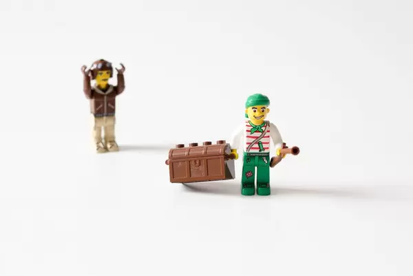 Pirat stealing the treasure