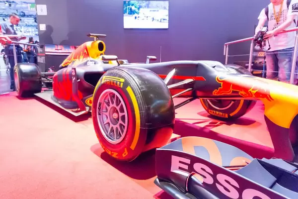 Pirelli-Reifen Red Bull F1 Rennwagen - Gamescom 2017, Köln
